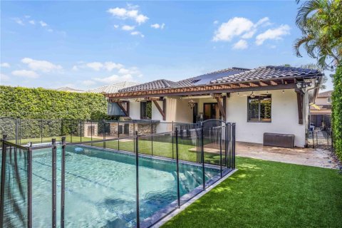 House in Miami, Florida 4 bedrooms, 215.25 sq.m. № 1889404 - photo 4