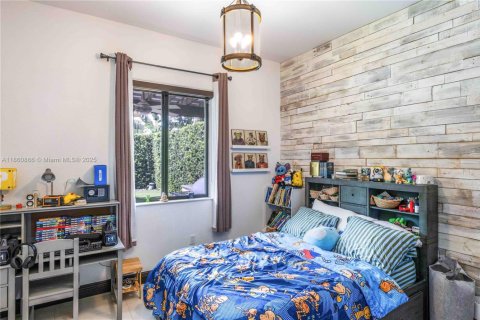 House in Miami, Florida 4 bedrooms, 215.25 sq.m. № 1889404 - photo 17