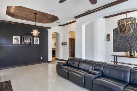 House in Miami, Florida 4 bedrooms, 215.25 sq.m. № 1889404 - photo 7