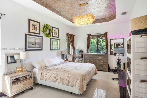 House in Miami, Florida 4 bedrooms, 215.25 sq.m. № 1889404 - photo 11