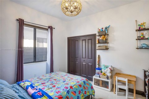 House in Miami, Florida 4 bedrooms, 215.25 sq.m. № 1889404 - photo 16