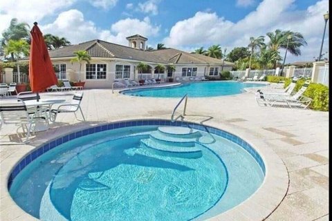 Condo in Coconut Creek, Florida, 2 bedrooms № 2260198 - photo 17