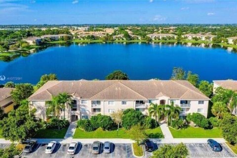 Condo in Coconut Creek, Florida, 2 bedrooms № 2260198 - photo 18