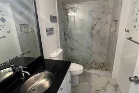 Condo in Coconut Creek, Florida, 2 bedrooms № 2260198 - photo 8