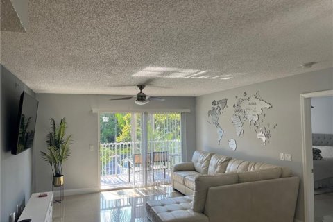 Condo in Coconut Creek, Florida, 2 bedrooms № 2260198