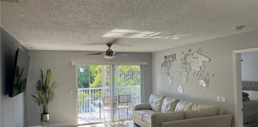Condo in Coconut Creek, Florida, 2 bedrooms № 2260198