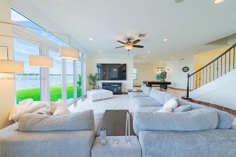 Casa en venta en Miramar, Florida, 5 dormitorios, 399.29 m2 № 2006447 - foto 22