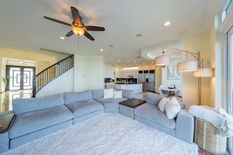 Casa en venta en Miramar, Florida, 5 dormitorios, 399.29 m2 № 2006447 - foto 19