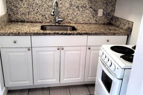Commercial property in Miami, Florida 292.74 sq.m. № 1938506 - photo 3