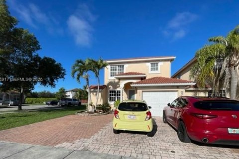 House in Miami, Florida 4 bedrooms, 196.02 sq.m. № 2003079