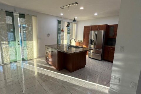 House in Miami, Florida 4 bedrooms, 196.02 sq.m. № 2003079 - photo 9