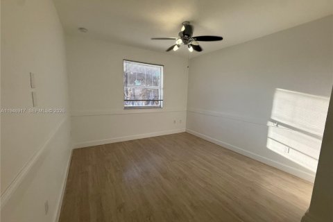 House in Miami, Florida 4 bedrooms, 196.02 sq.m. № 2003079 - photo 19