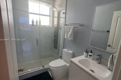 House in Miami, Florida 4 bedrooms, 196.02 sq.m. № 2003079 - photo 6