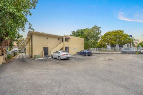 Immobilier commercial à vendre à Miami, Floride № 2076661 - photo 4