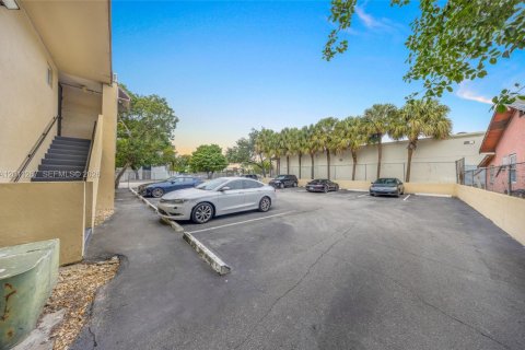 Immobilier commercial à vendre à Miami, Floride № 2076661 - photo 3