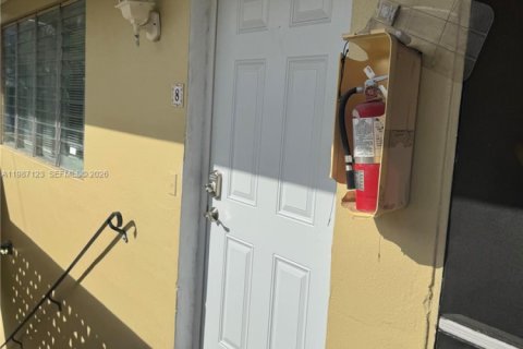 Condo à North Miami, Floride, 1 chambre  № 2047803