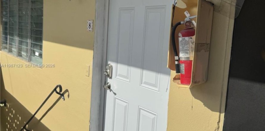 Condo à North Miami, Floride, 1 chambre  № 2047803