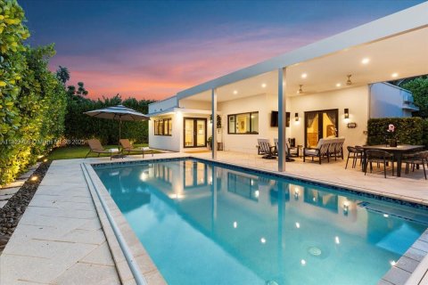 Casa en venta en North Miami, Florida, 4 dormitorios, 193.24 m2 № 1799321 - foto 1