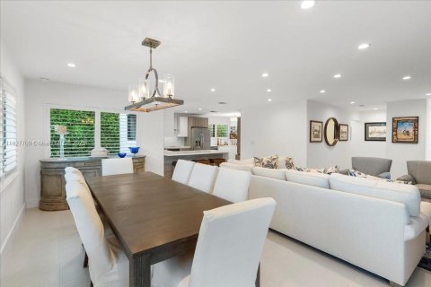 Casa en venta en North Miami, Florida, 4 dormitorios, 193.24 m2 № 1799321 - foto 11