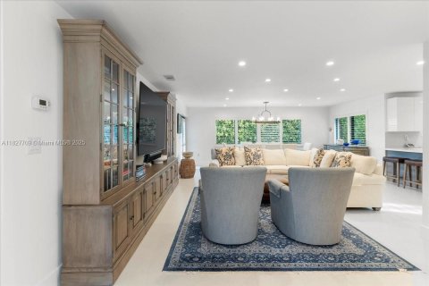 Casa en venta en North Miami, Florida, 4 dormitorios, 193.24 m2 № 1799321 - foto 12