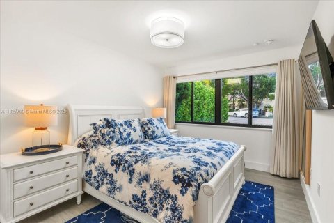 Casa en venta en North Miami, Florida, 4 dormitorios, 193.24 m2 № 1799321 - foto 17