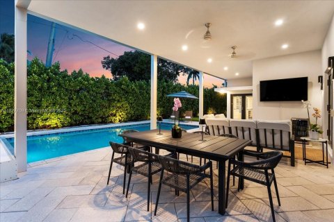 Casa en venta en North Miami, Florida, 4 dormitorios, 193.24 m2 № 1799321 - foto 26