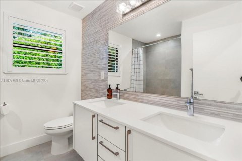 Casa en venta en North Miami, Florida, 4 dormitorios, 193.24 m2 № 1799321 - foto 18