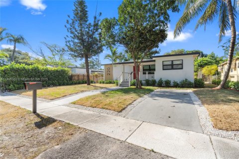 Casa en alquiler en North Miami, Florida, 3 dormitorios, 105.91 m2 № 1947617 - foto 2