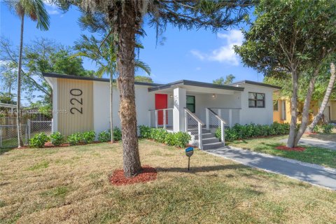 Casa en alquiler en North Miami, Florida, 3 dormitorios, 105.91 m2 № 1947617 - foto 4