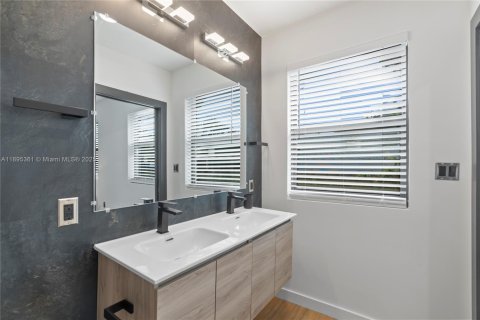 Casa en alquiler en North Miami, Florida, 3 dormitorios, 105.91 m2 № 1947617 - foto 24