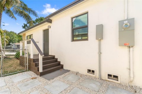 Casa en alquiler en North Miami, Florida, 3 dormitorios, 105.91 m2 № 1947617 - foto 30
