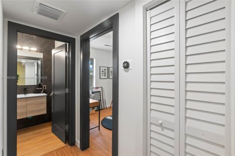 Casa en alquiler en North Miami, Florida, 3 dormitorios, 105.91 m2 № 1947617 - foto 11