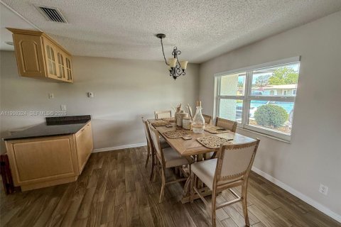 House in Pembroke Pines, Florida 3 bedrooms, 164.62 sq.m. № 2060536 - photo 8