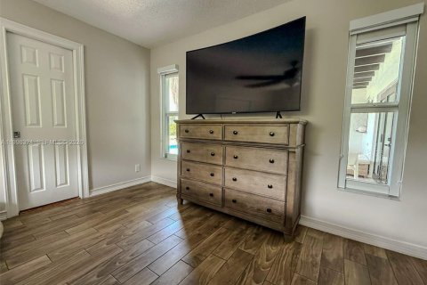 House in Pembroke Pines, Florida 3 bedrooms, 164.62 sq.m. № 2060536 - photo 15