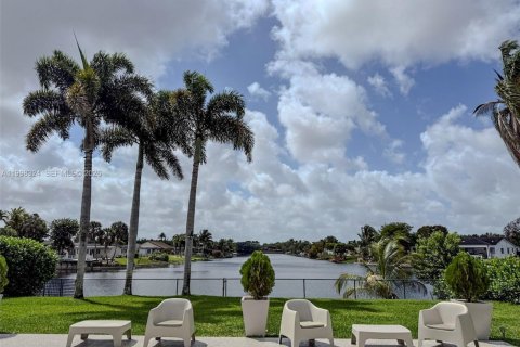 House in Pembroke Pines, Florida 3 bedrooms, 164.62 sq.m. № 2060536 - photo 20