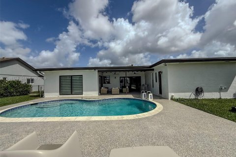 House in Pembroke Pines, Florida 3 bedrooms, 164.62 sq.m. № 2060536 - photo 22