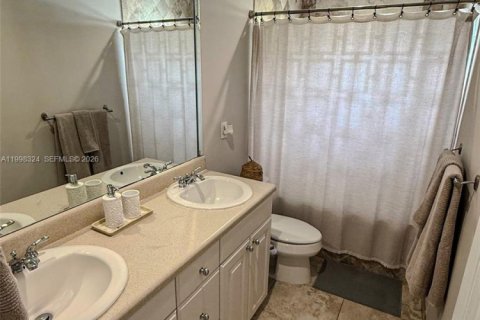 House in Pembroke Pines, Florida 3 bedrooms, 164.62 sq.m. № 2060536 - photo 29