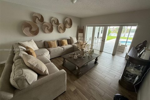 House in Pembroke Pines, Florida 3 bedrooms, 164.62 sq.m. № 2060536 - photo 17