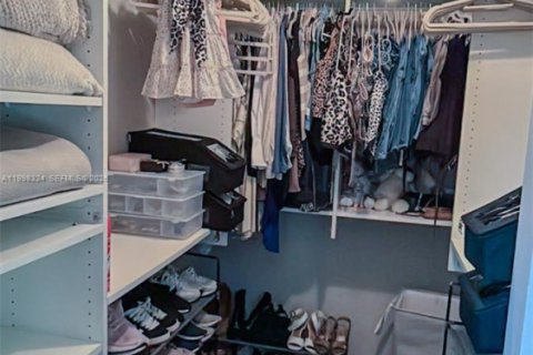 House in Pembroke Pines, Florida 3 bedrooms, 164.62 sq.m. № 2060536 - photo 10