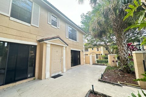 Снять в аренду таунхаус в Палм-Бич-Гарденс, Флорида 2 спальни, 142.33м2, № 1016231 - фото 1