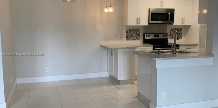 Condominio en Miami, Florida, 1 dormitorio  № 1953815