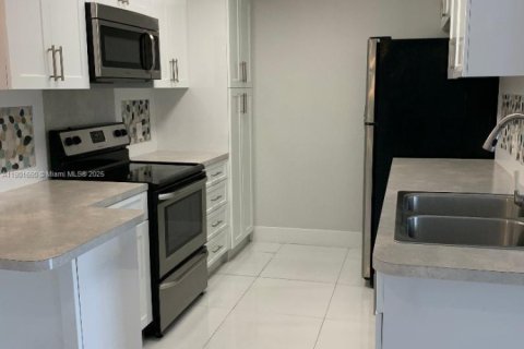Condominio en venta en Miami, Florida, 1 dormitorio, 53.79 m2 № 1953815 - foto 2