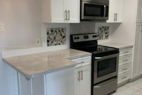 Condominio en venta en Miami, Florida, 1 dormitorio, 53.79 m2 № 1953815 - foto 3