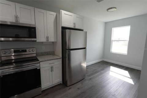 Apartment in Port Charlotte, Florida 3 bedrooms, 117.52 sq.m. № 2385682 - photo 4