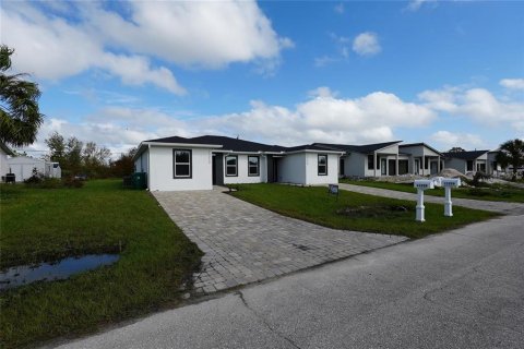 Apartment in Port Charlotte, Florida 3 bedrooms, 117.52 sq.m. № 2385682 - photo 17