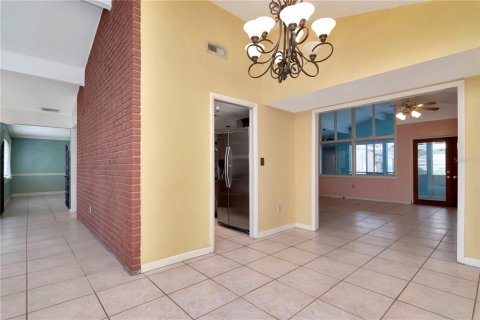 Casa en venta en Seminole, Florida, 4 dormitorios, 221.48 m2 № 1519751 - foto 7