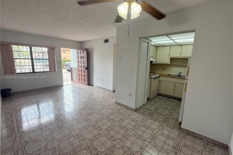 Appartement à louer à Hialeah, Floride: 2 chambres, 938.31 m2 № 1849313 - photo 5