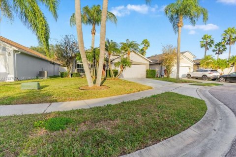 Villa ou maison à vendre à Orlando, Floride: 3 chambres, 147.71 m2 № 1987347 - photo 4