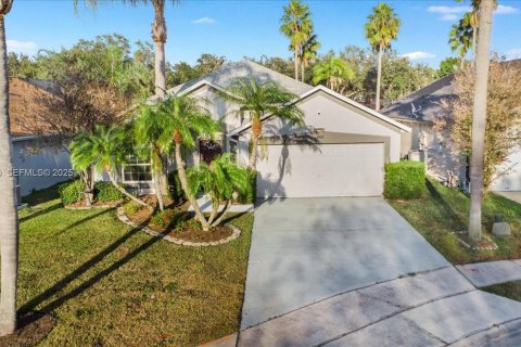 Villa ou maison à vendre à Orlando, Floride: 3 chambres, 147.71 m2 № 1987347 - photo 1