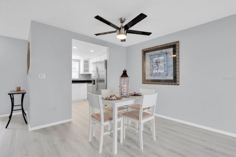 Townhouse in Largo, Florida 2 bedrooms, 97.36 sq.m. № 1653563 - photo 9